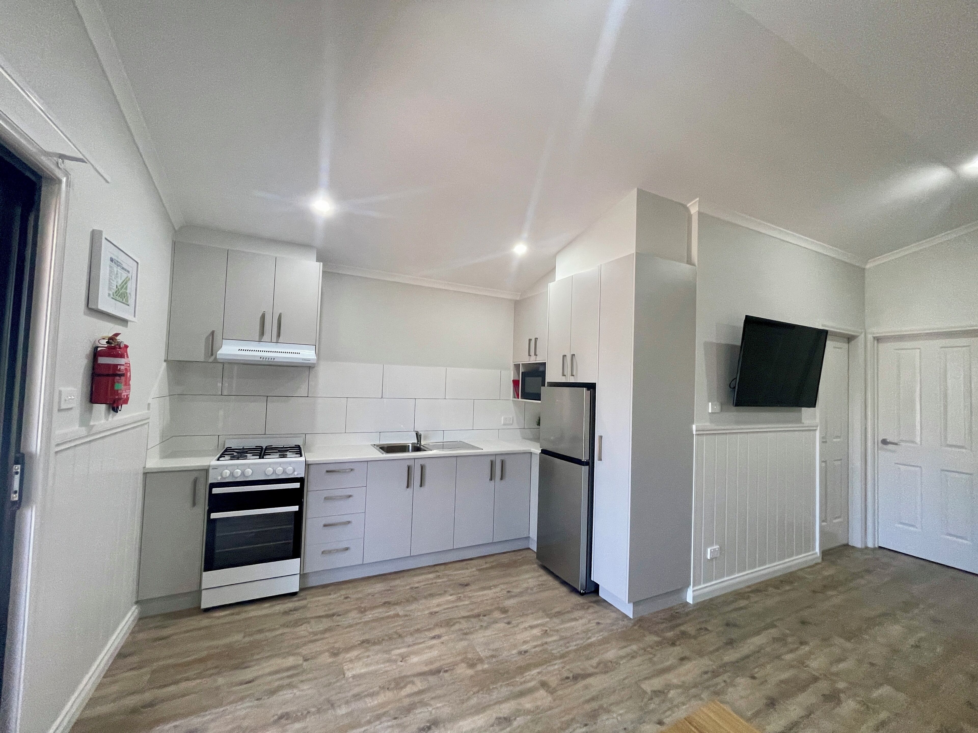 Premier Suite, Garden View | Private kitchen | Fridge, microwave, stovetop, electric kettle