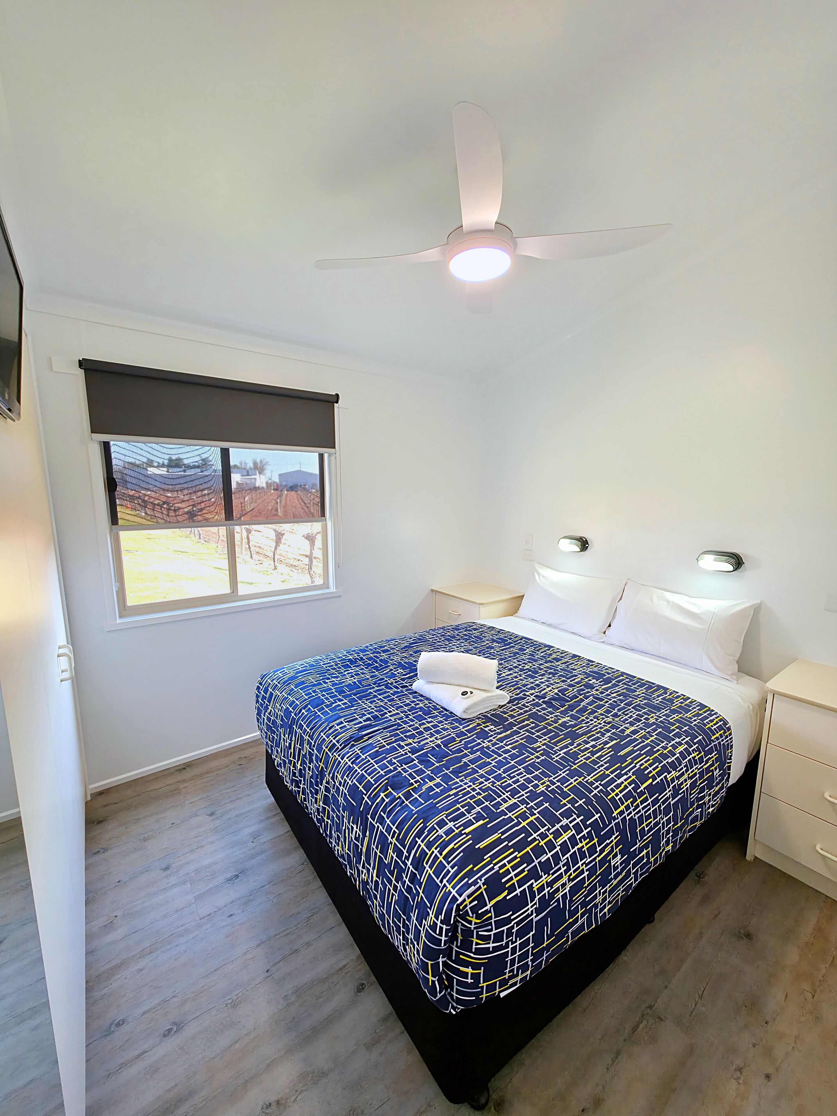 Deluxe Cabin, Garden View | Iron/ironing board, free WiFi, bed sheets