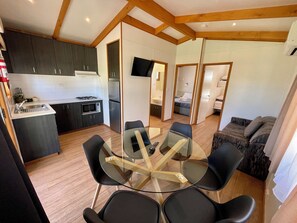 Superior Cabin, Garden View | Living area | TV - BIG4 Red Cliffs Holiday Park (Red Cliffs)
