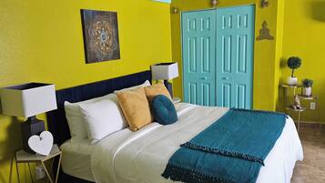 4 bedrooms, desk, WiFi, bed sheets