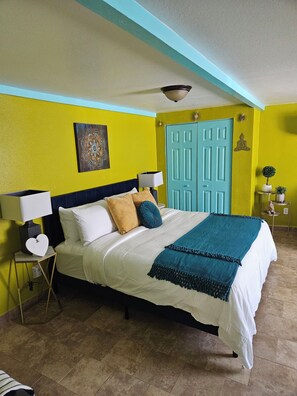 4 bedrooms, desk, WiFi, bed sheets