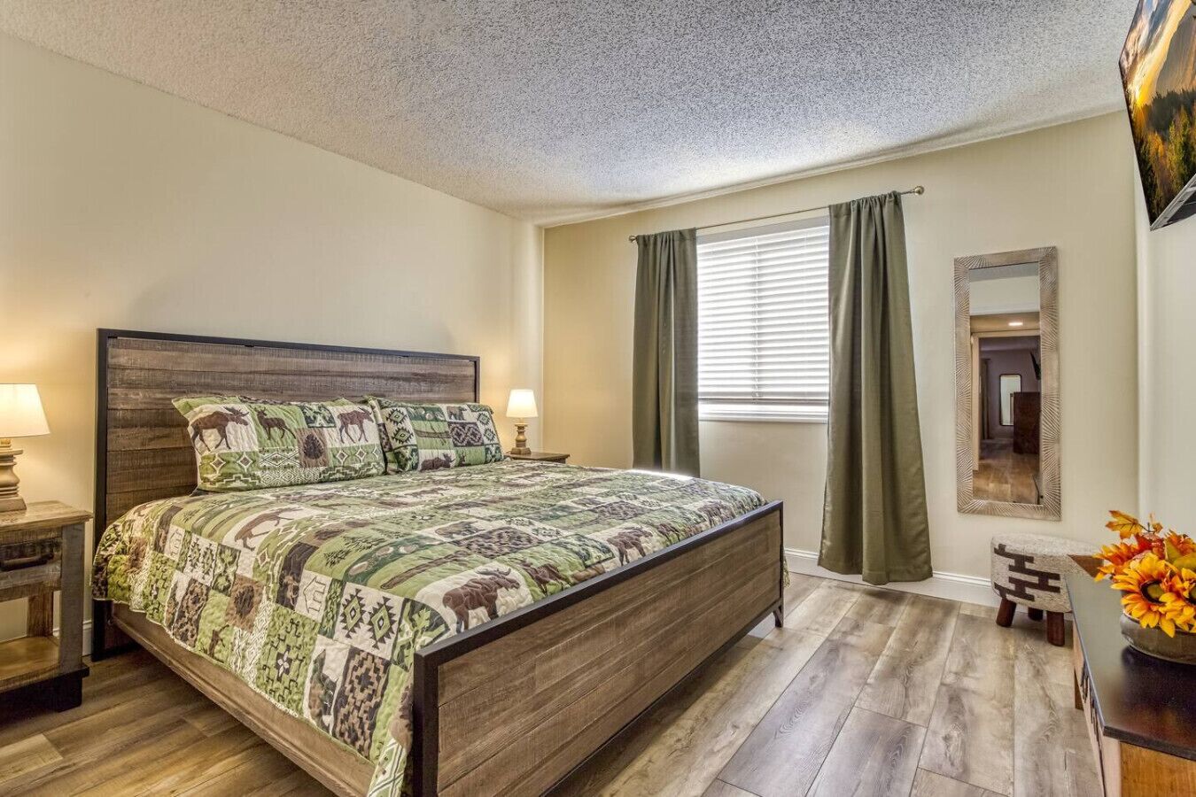 2 bedrooms, desk, free WiFi, bed sheets