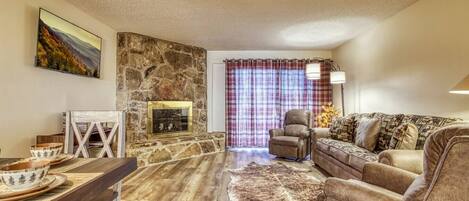 Smart TV, fireplace