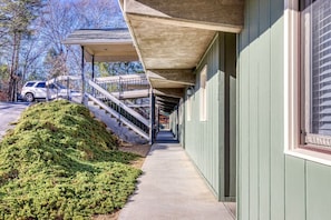 المنطقة المحيطة بالمنشأة