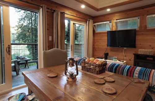 River View Tree House, Entire House W Hot tub

