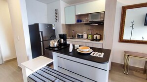 Apartemen | Dapur pribadi | Mesin espresso dan peralatan masak/sendok-piring