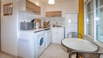 Réfrigérateur, four, plaque de cuisson, lave-vaisselle