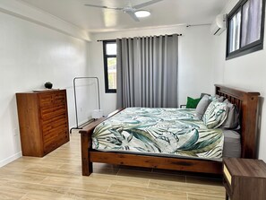 4 bedrooms, iron/ironing board, WiFi, bed sheets - New 4-bedroom home in prime location in Taumeasina with AC in all rooms.  (Apia)