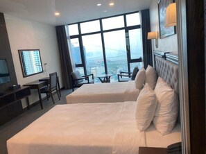 Family Room | Minibar, in-room safe, laptop workspace, blackout drapes - Peace Hotel Ha Long (Ha Long)