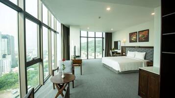 Habitación doble Deluxe | Minibar y caja de seguridad en la habitación