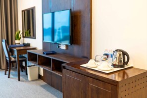 迷你吧、客房內保險箱、筆電工作空間、遮光布/窗簾