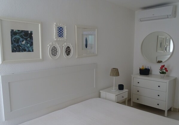 1 slaapkamer, een strijkplank/strijkijzer, wifi, beddengoed