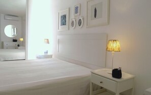 1 slaapkamer, een strijkplank/strijkijzer, wifi, beddengoed