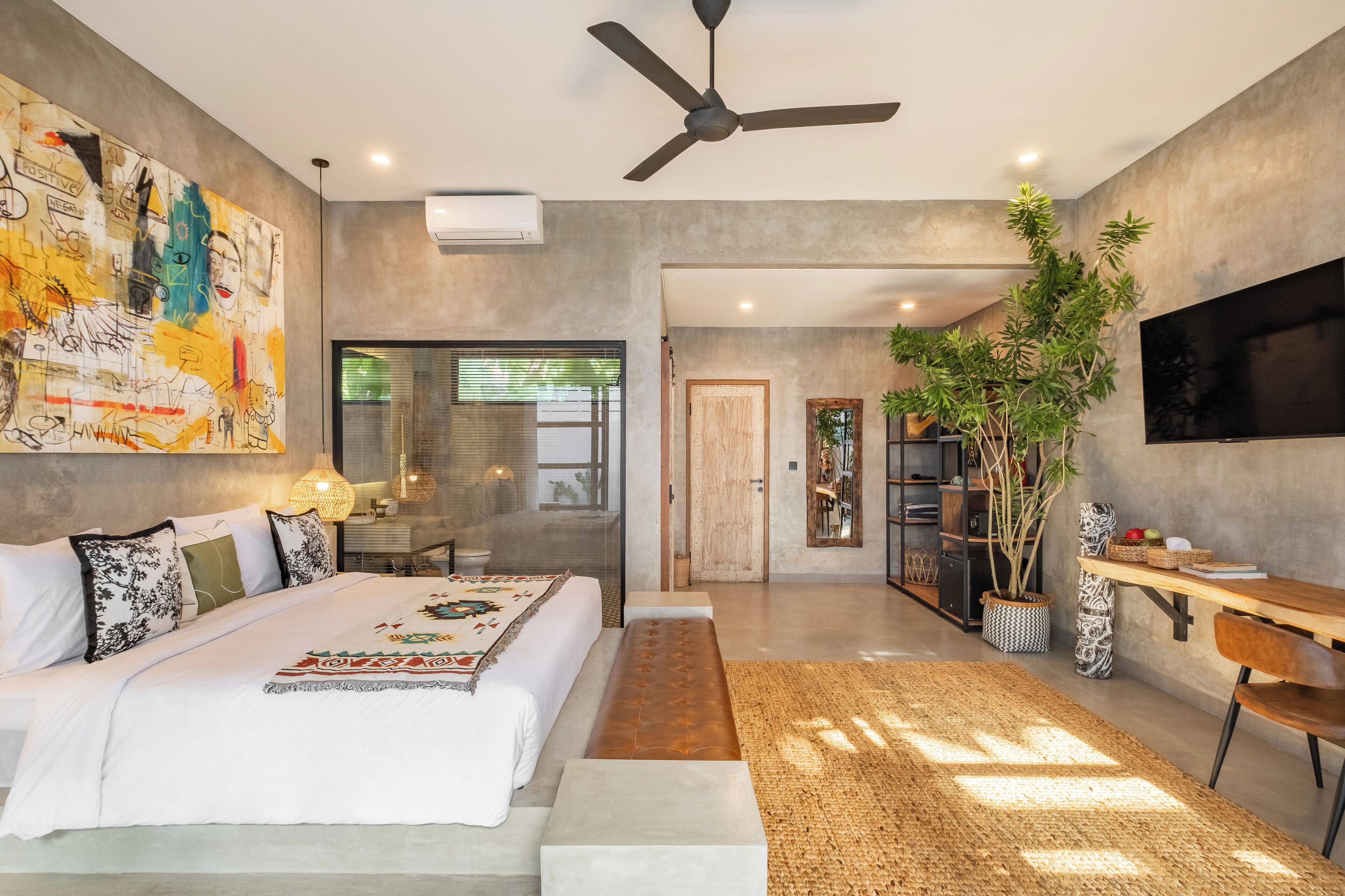 Minibar, in-room safe, individually decorated, individually furnished