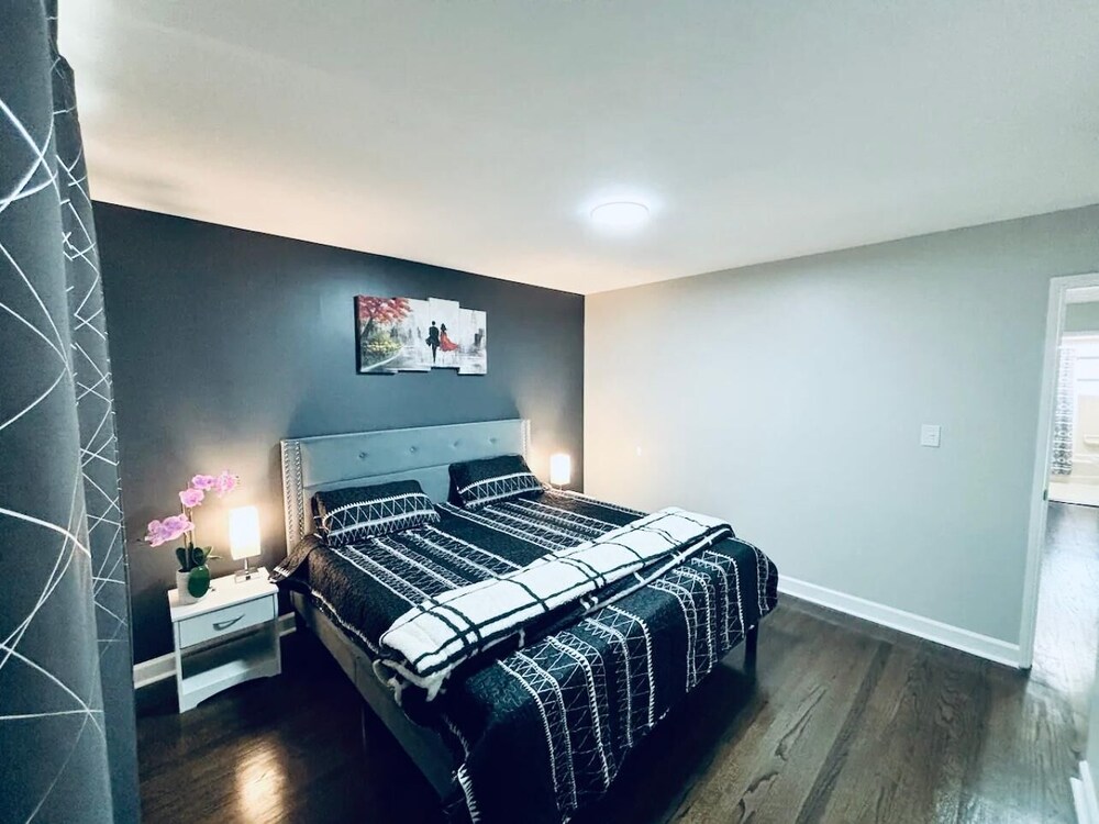 Exuberant Elmhurst Home! Elmhurst Vrbo