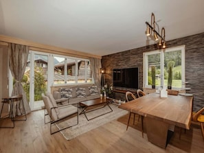 Apartment | Dining - Lush Apartment With Terrace Views (Saanen)