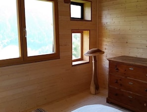 Apartment | Interior detail - Lush Apartment With Terrace Views (Saanen)