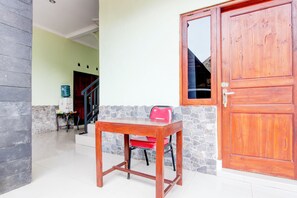 Reception - Hotel O Sleman Near Bandara Adi Sutjipto Formerly Joglo Sorogenen (Ngemplak)