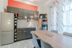 Fridge, microwave, oven, stovetop