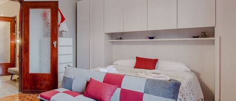 1 chambre, fer et planche Ă  repasser, Wi-Fi, draps fournis