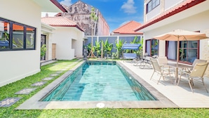 حمّام سباحة خارجي