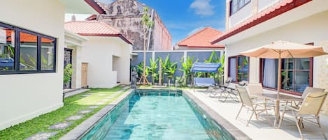 Kolam renang terbuka