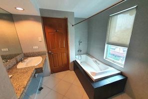 Room - Festive Hotel Makati (Makati)