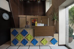 Lobby - Festive Hotel Makati (Makati)