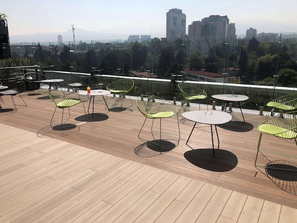 A rooftop terrace with outdoor seating and a view of the cityscape. - Galeria Plaza San Jeronimo (Mexico City)