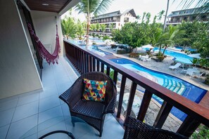 Escritorio y sistema de insonorización 