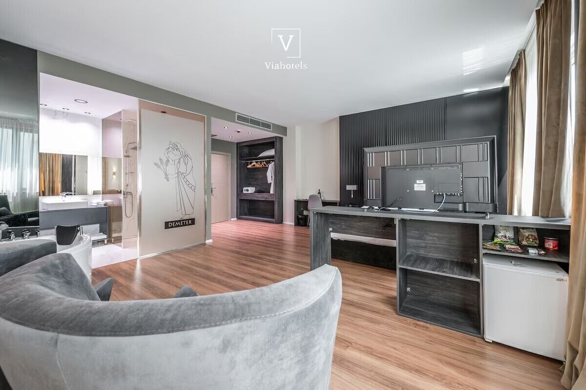 Phòng cách âm, bàn ủi/dụng cụ ủi quần áo 