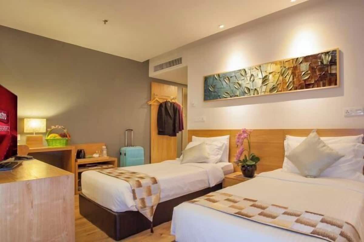 Minibar, in-room safe
