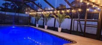 Spacious 4 bedroom Fort Myers house , Pool, great for Families, Sports or Golf!