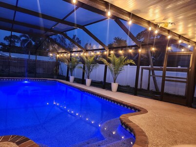 Spacious 4 bedroom Fort Myers house , Pool, great for Families, Sports or Golf!