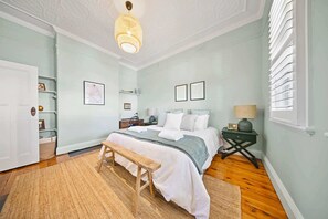 2 Schlafzimmer, Schreibtisch, Bügeleisen/Bügelbrett, Reisekinderbett