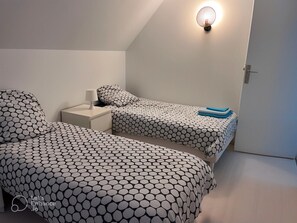 3 quartos, ferros/tábuas de passar roupa, Wi-Fi, roupa de cama