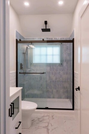 تجهيزات دش، مجففات شعر، مناشف