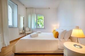 5 chambres, fer et planche à repasser, Wi-Fi, draps fournis