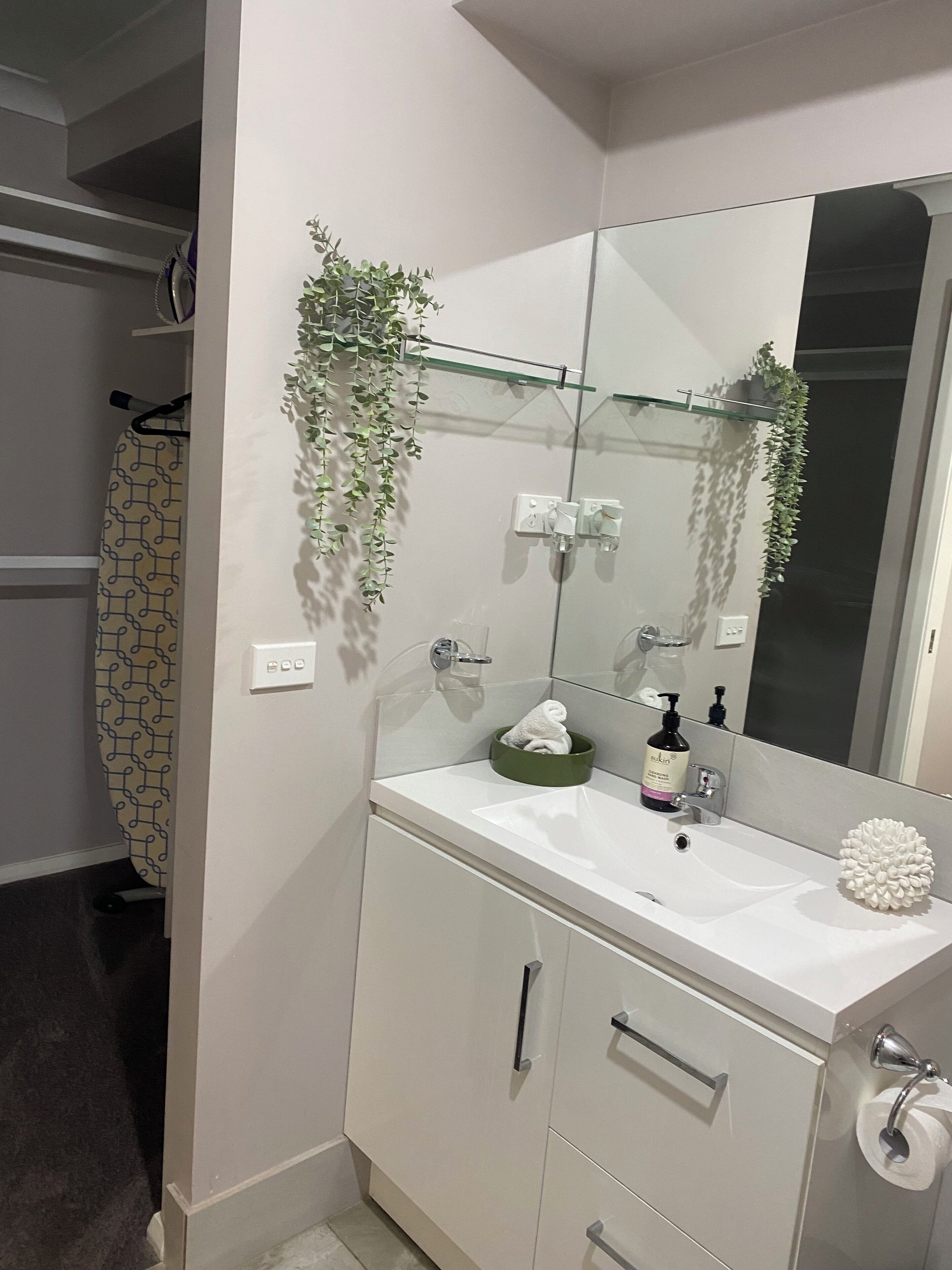 Doccia, asciugacapelli, asciugamani, sapone