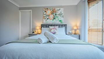 4 bedrooms, iron/ironing board, WiFi, bed sheets