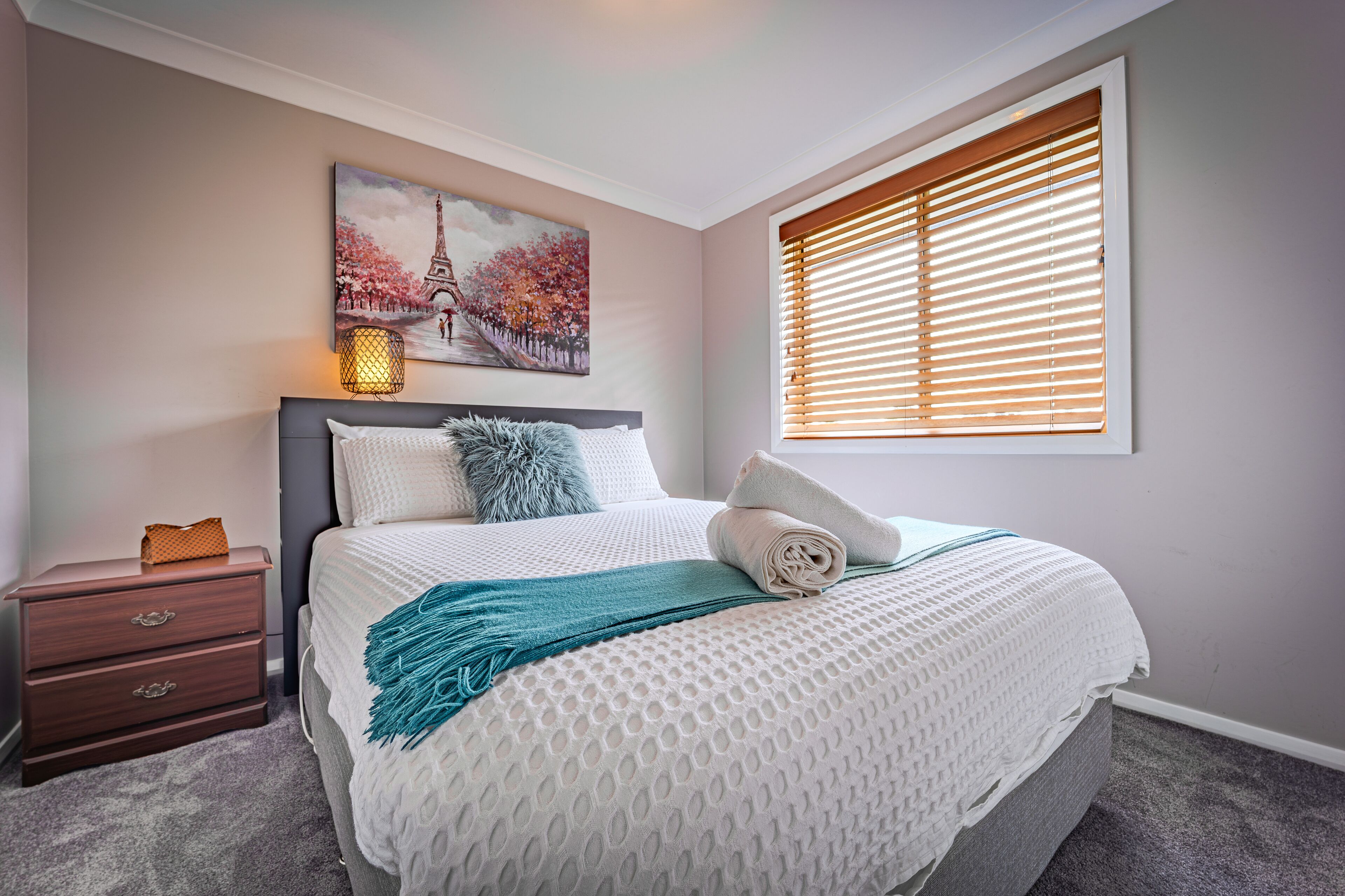 4 bedrooms, iron/ironing board, WiFi, bed sheets