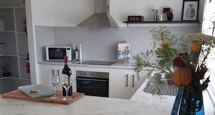 Romantic country getaway nestled amongst the vines of the sunny SA riverland.