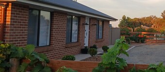 Romantic country getaway nestled amongst the vines of the sunny SA riverland.
