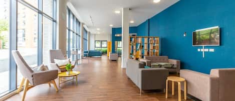 Coin salon dans le hall
