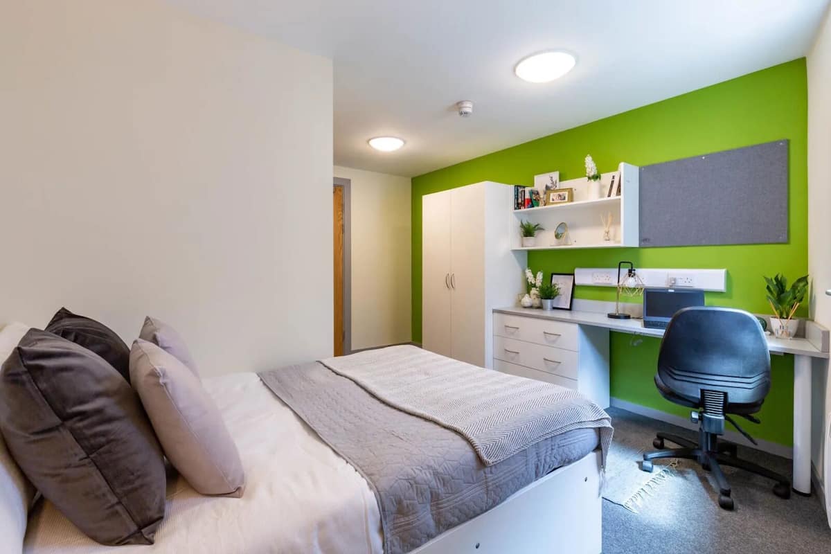 Blackout curtains, iron/ironing board, free WiFi