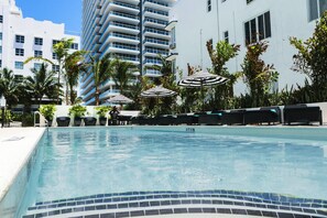 Kolam renang terbuka 