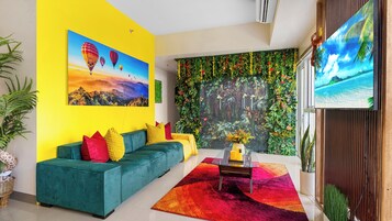 Comfort Apartment | Living area | Smart TV