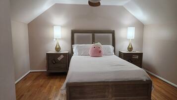 4 bedrooms, iron/ironing board, free WiFi, bed sheets