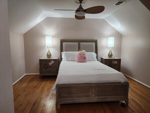 4 bedrooms, iron/ironing board, free WiFi, bed sheets - Quietness of home and everything close to it (Matthews)