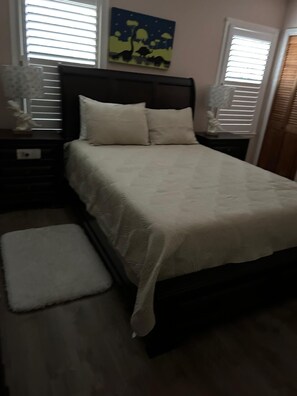 4 bedrooms, iron/ironing board, free WiFi, bed sheets